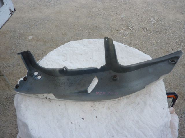 flanc de selle 750 yzfr 1993 - photo 1